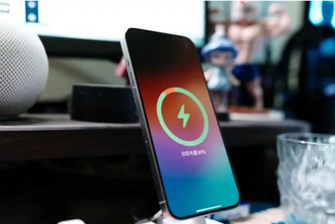 新田苹果15换屏服务分享用什么充电器给iPhone15充电更好 