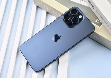 新田苹果维修点分享iPhone 15 Pro Max屏幕更换全新实操风险 